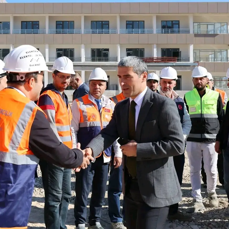 Vali Aktaş, inşaatları denetledi