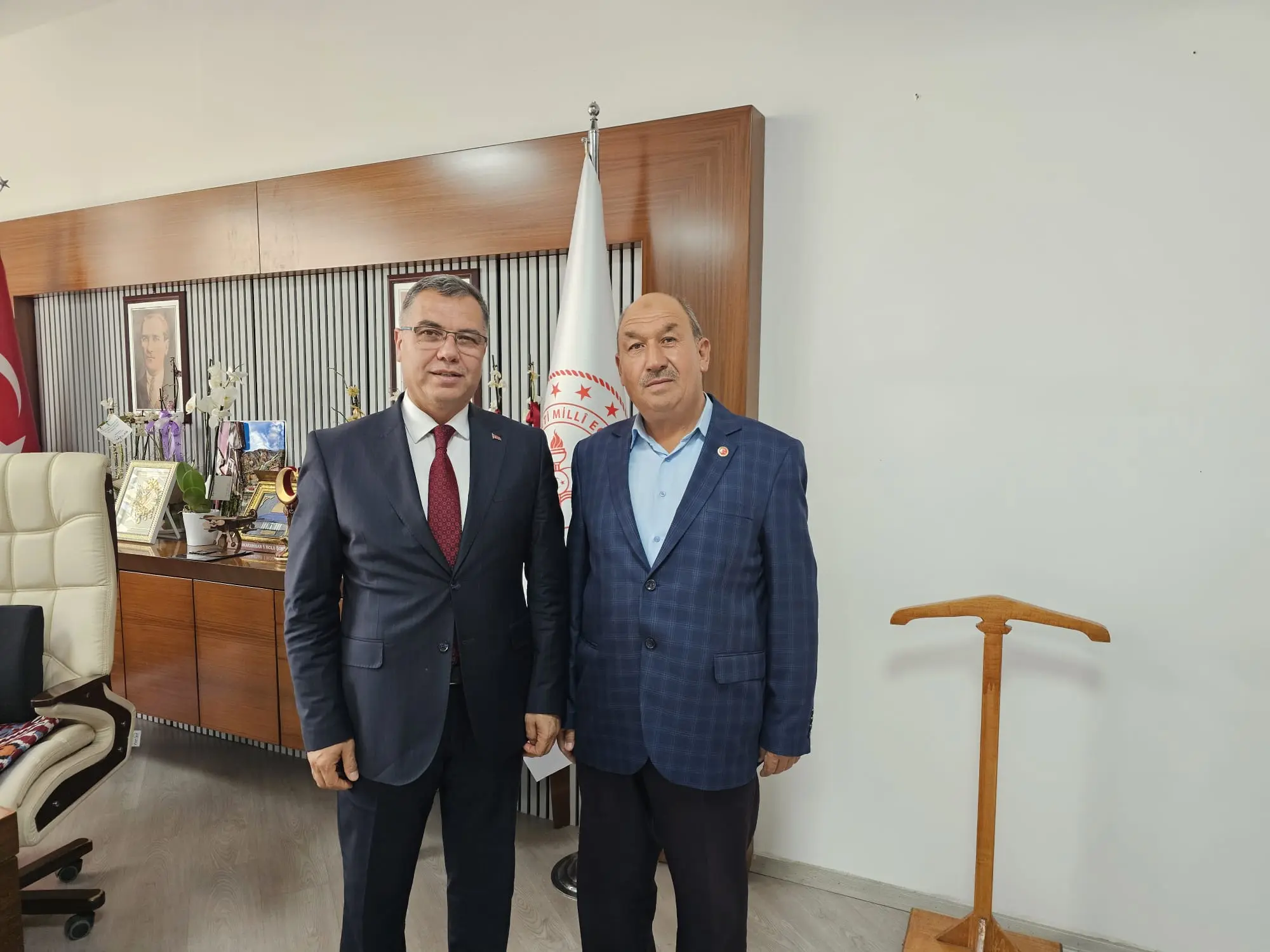 İscehisar Belediye Başkanı, Eğitim Müdürü'nü Ziyaret Etti