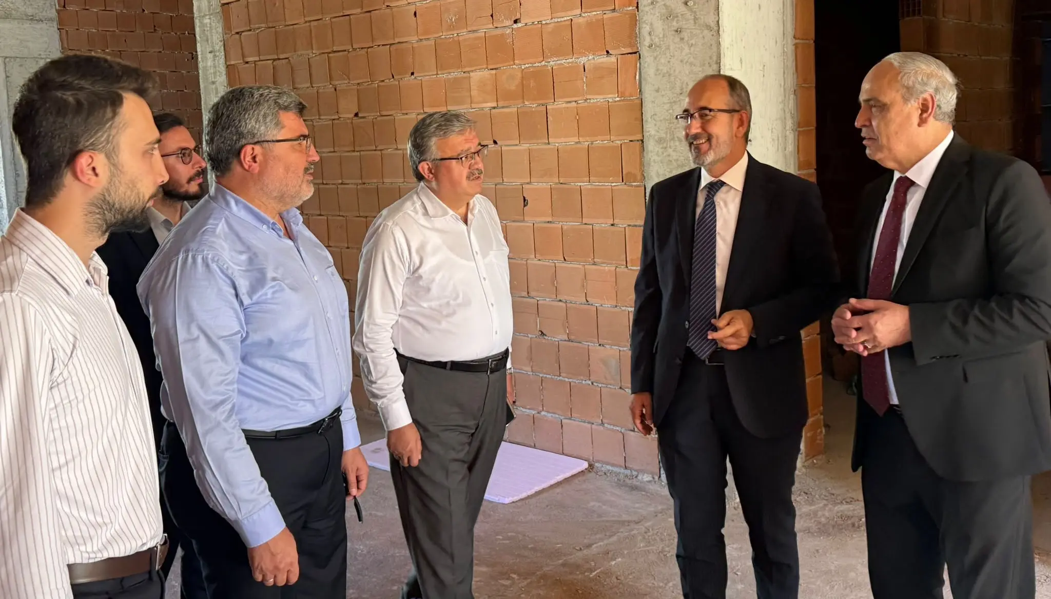 Erkmen'de Aile Sağlığı Merkezi inşaatı sürüyor