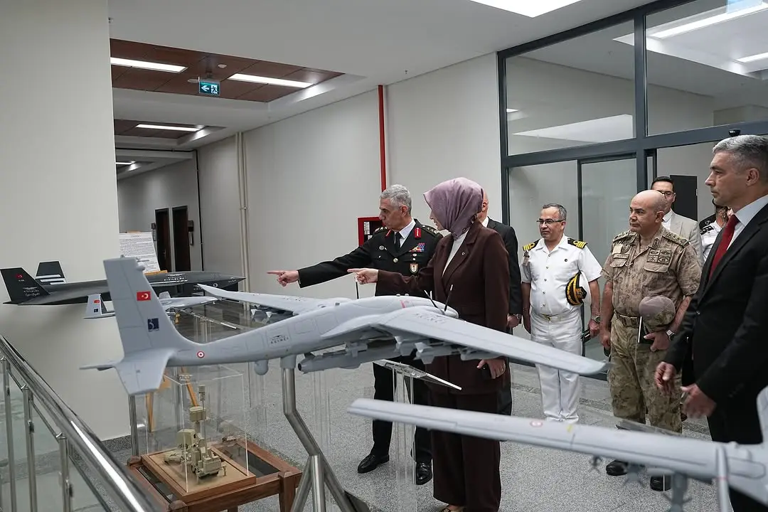 Baykar Başkanı Selçuk Bayraktar'dan hediye