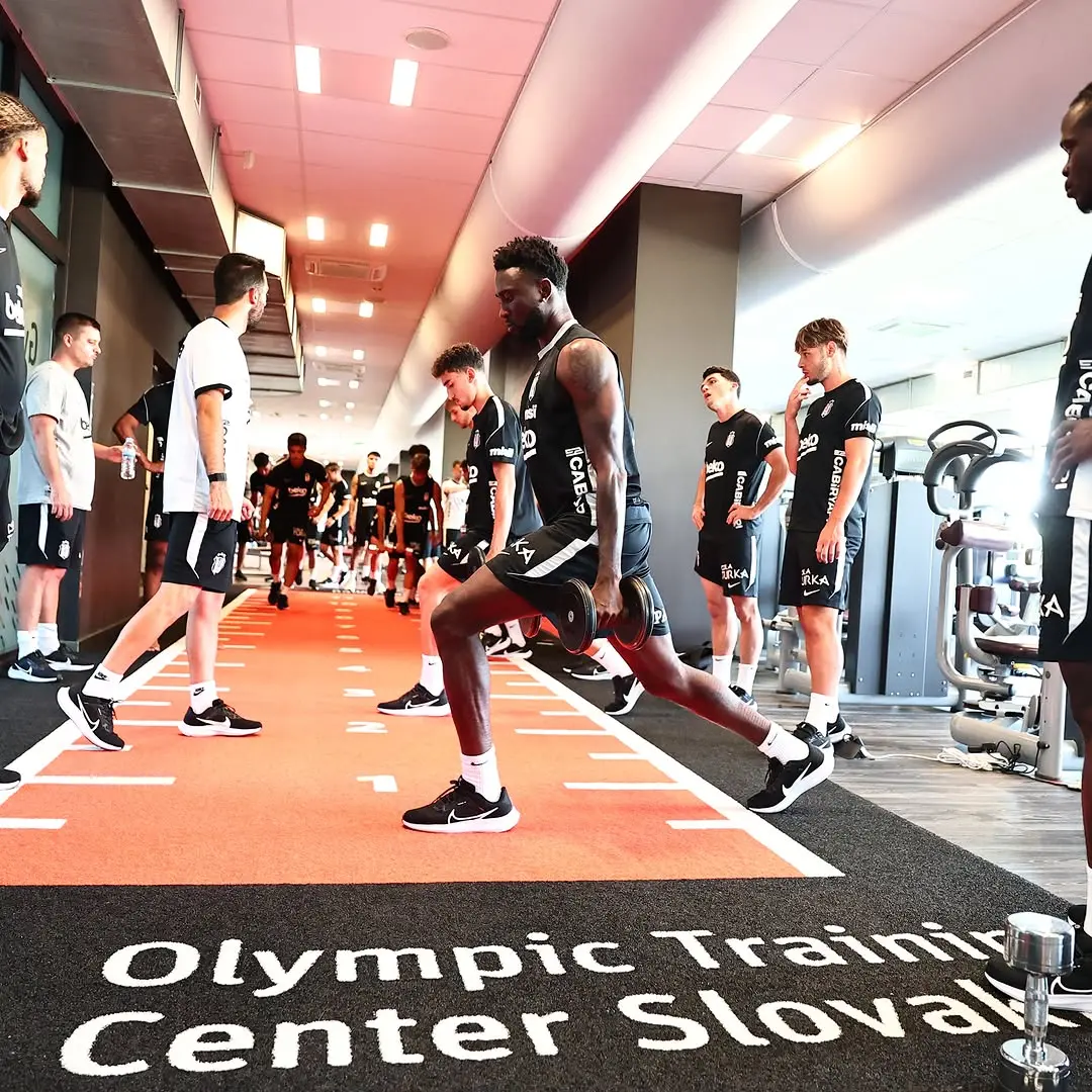 Beşiktaş, ikinci antrenmanını salonda yaptı