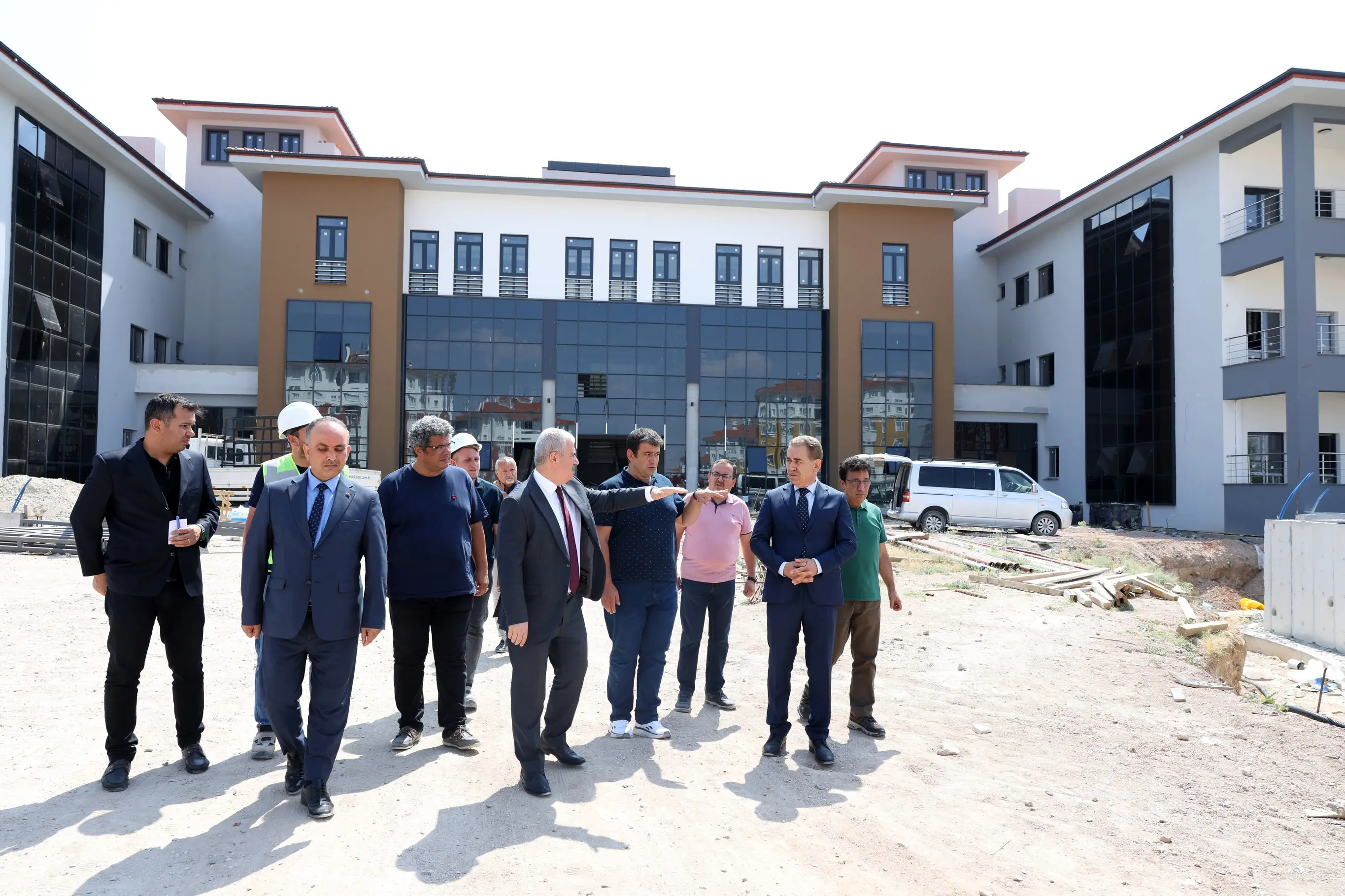 Huzurevi İnşaatında İncelemeler Yapıldı