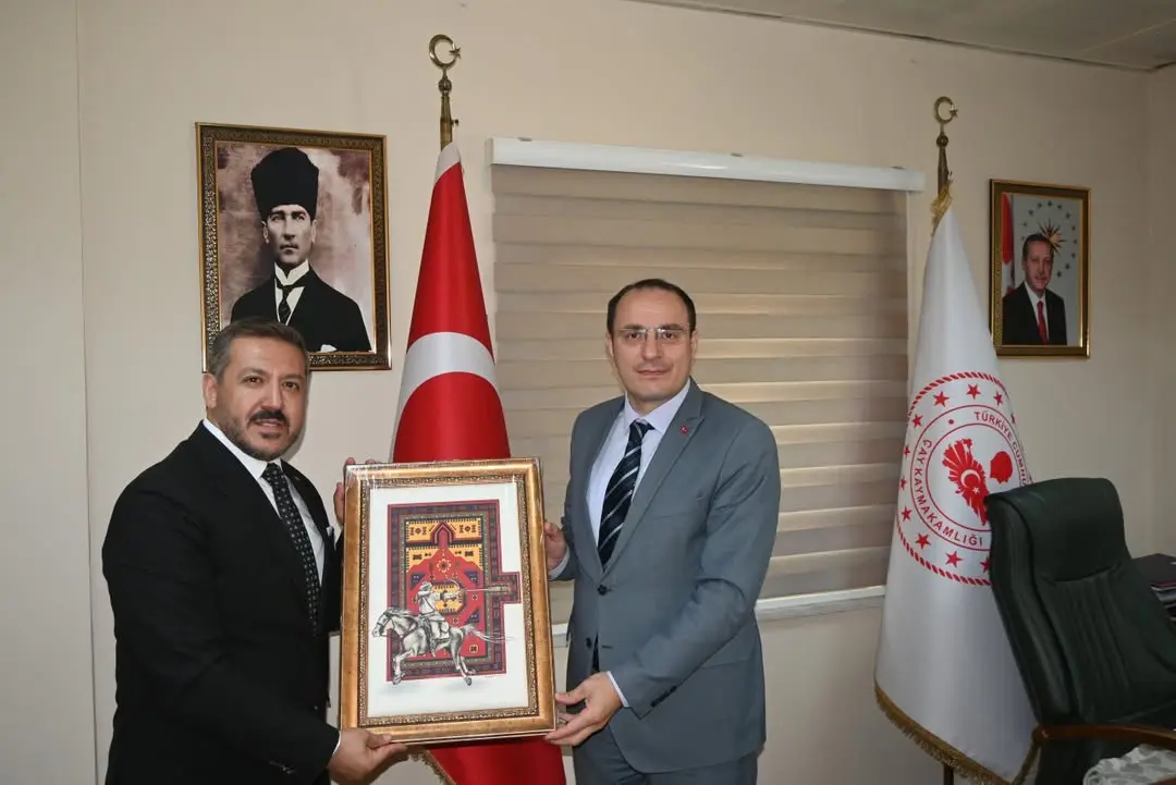 Kaymakam Türkler, Anahtar Parti Yönetimini Kabul Etti