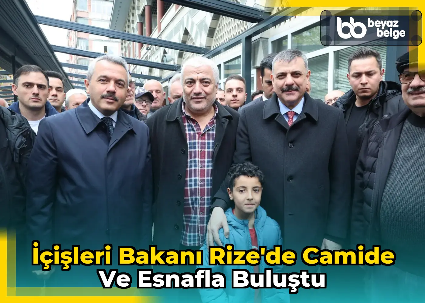 İçişleri Bakanı Rize'de Camide ve Esnafla Buluştu