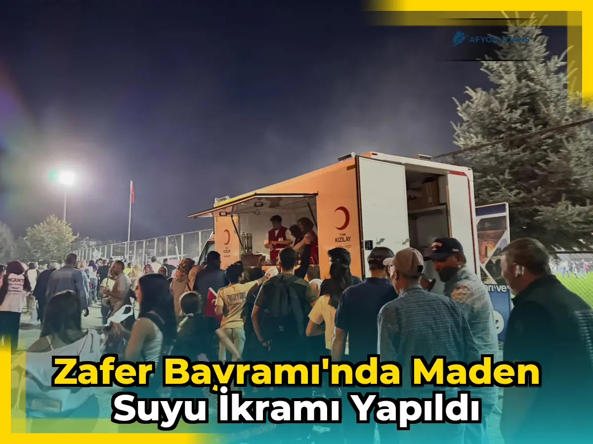 Zafer Bayramı'nda maden suyu ikramı yapıldı