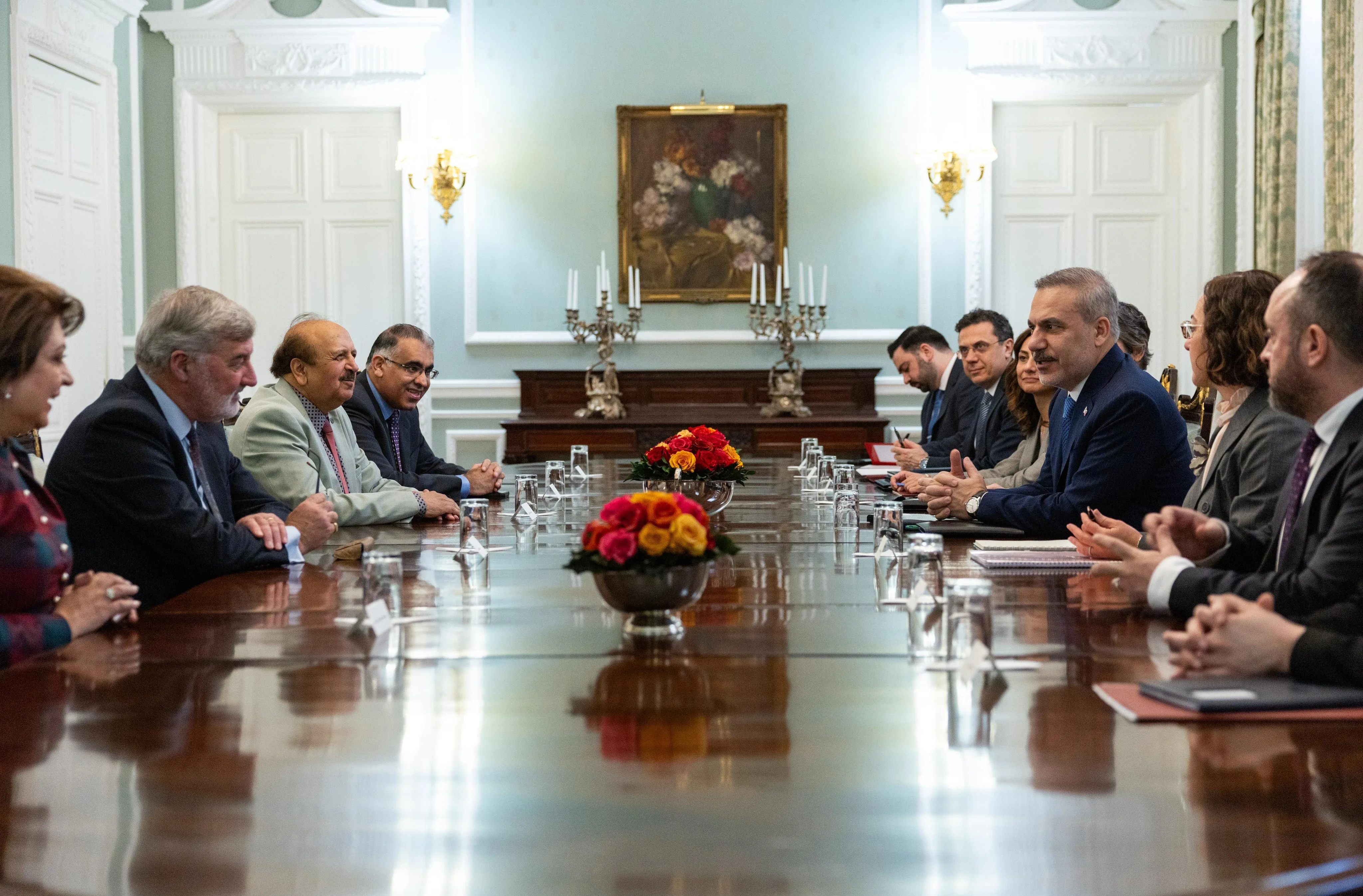 Hakan Fidan, İngiltere Parlamento Üyeleriyle Görüştü