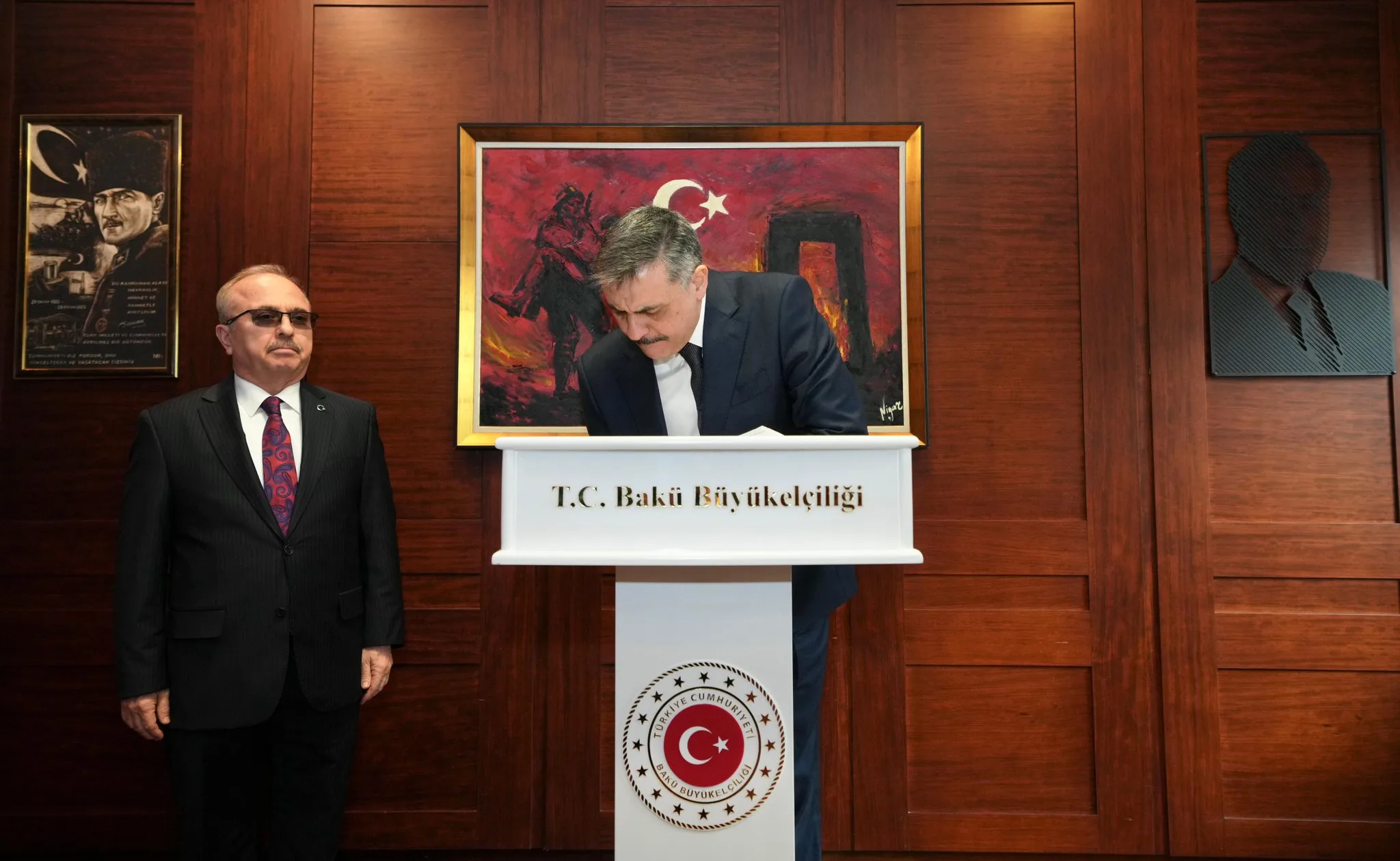 İçişleri Bakanı Baku'daki Büyükelçiliği Ziyaret Etti