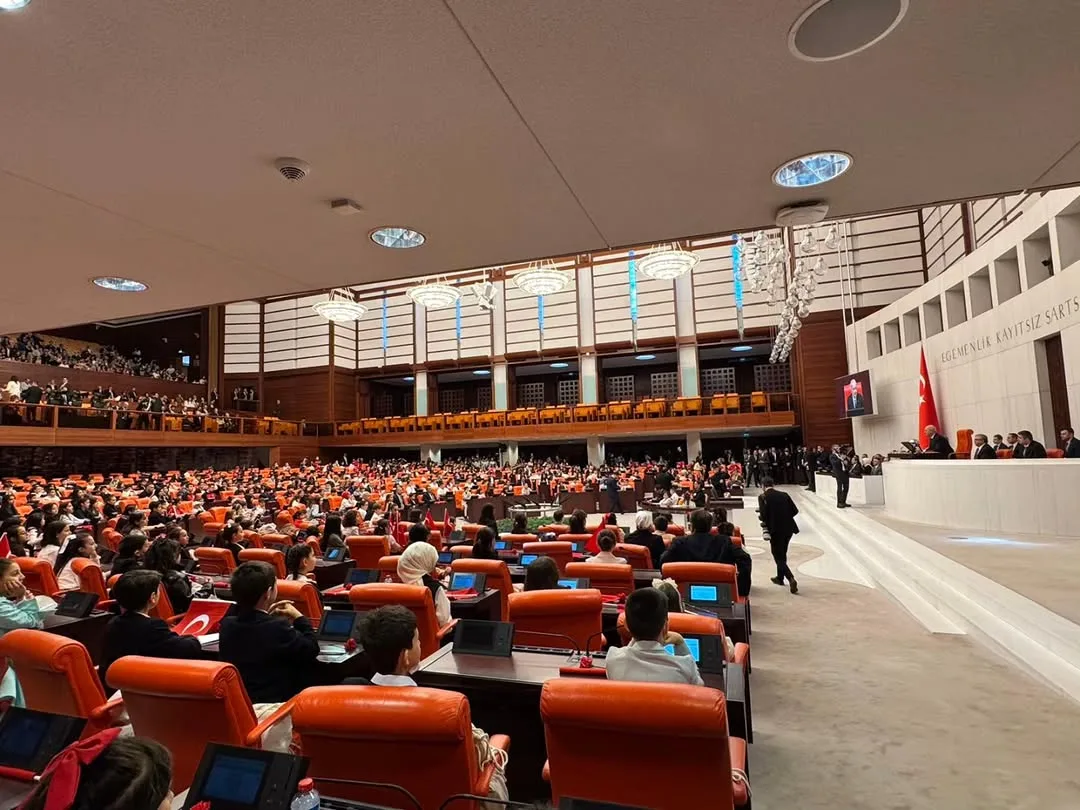 TBMM Genel Kurulu'nda Çocuklar Koltukları Devraldı