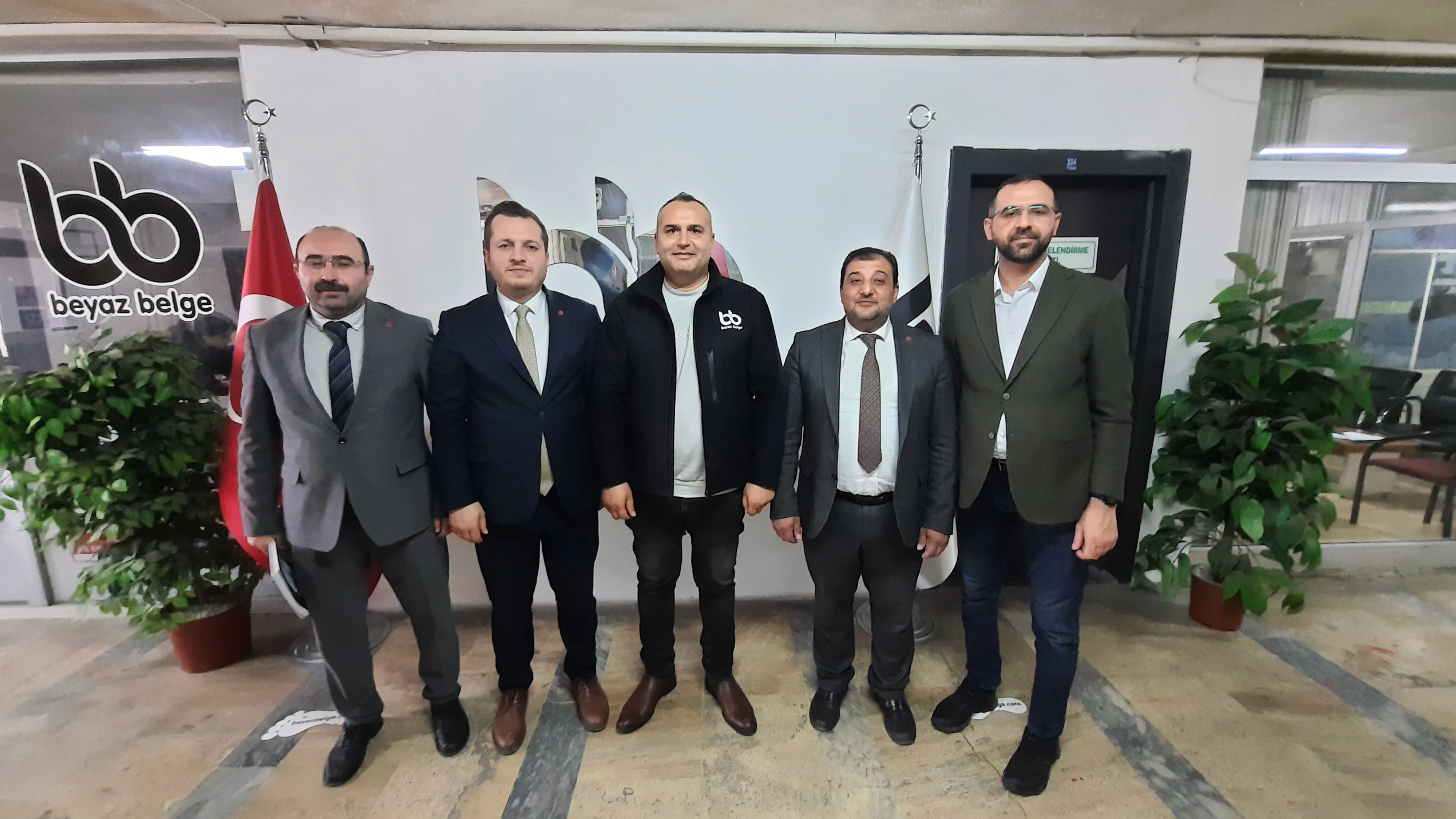 Beytullah Başkan Beyaz Belgeyi Ziyaret Etti