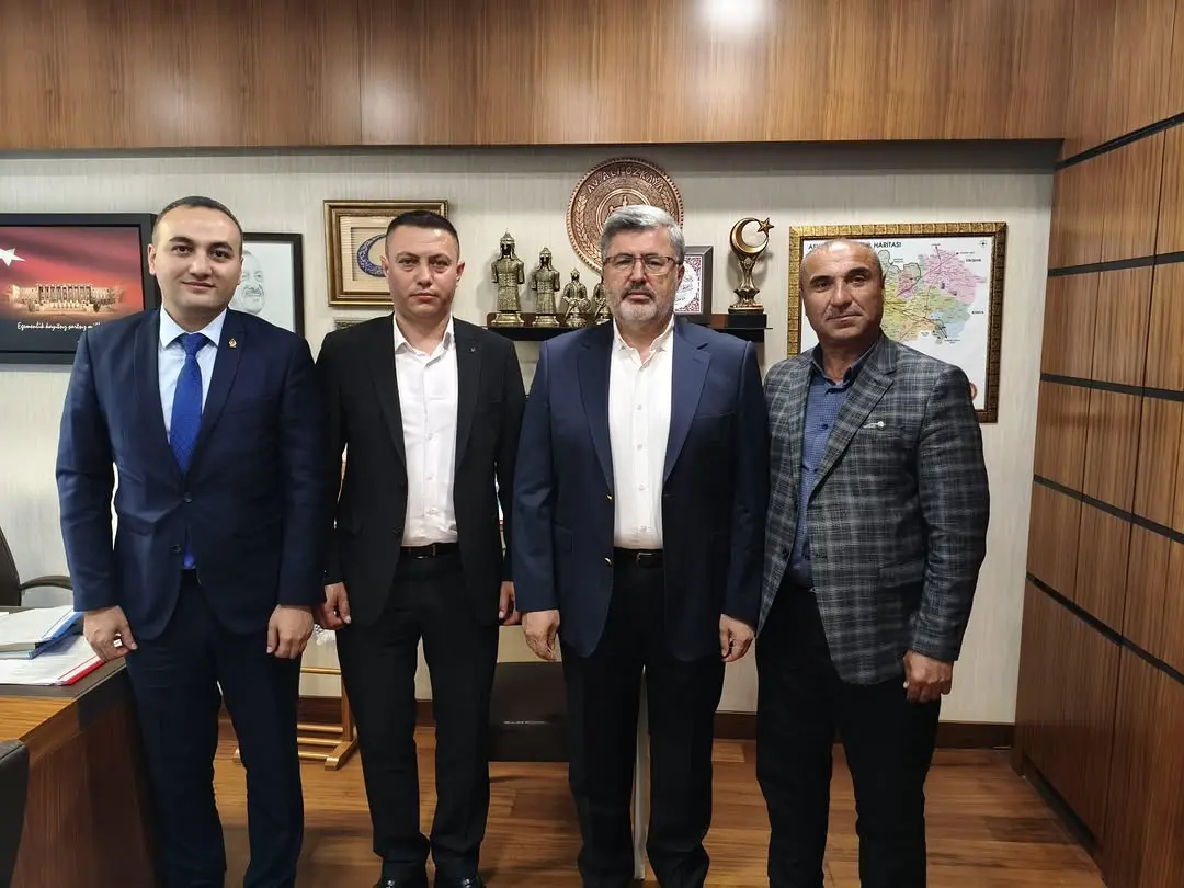 AK Parti Çay İlçe Başkanı Coşkun Sarıpınar ve Hemşerileri Gazi Mecliste Ziyaret Etti
