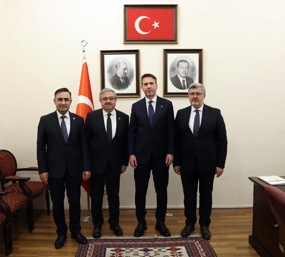 Ak Parti Milletvekilleri Enerji Bakanı Alparslan Bayraktar'ı Ziyaret Etti