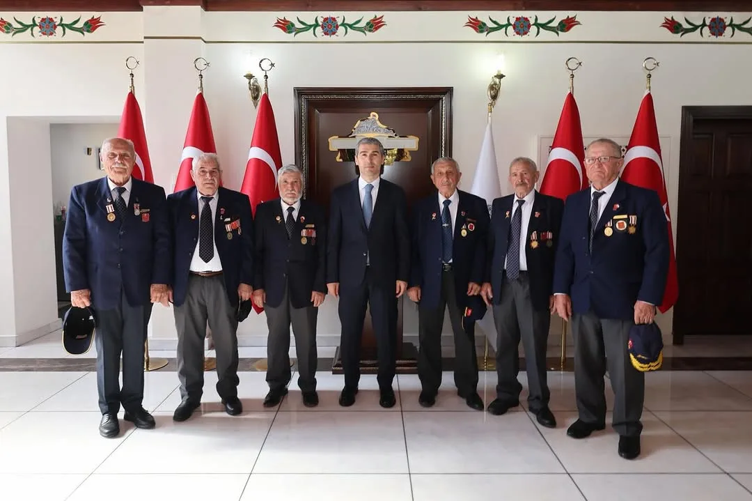 Vali Dr. Naci Aktaş, Türkiye Muharip Gaziler Derneği Afyonkarahisar Temsilcisi ve Gazileri ile Bir Araya Geldi