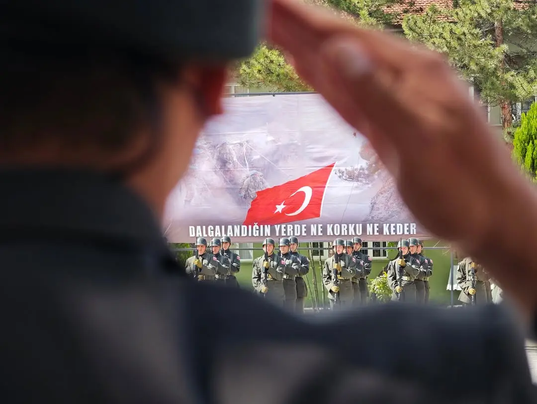 Her Selam Bir Sadakat, Her Duruş Bir Sözdür Vatana