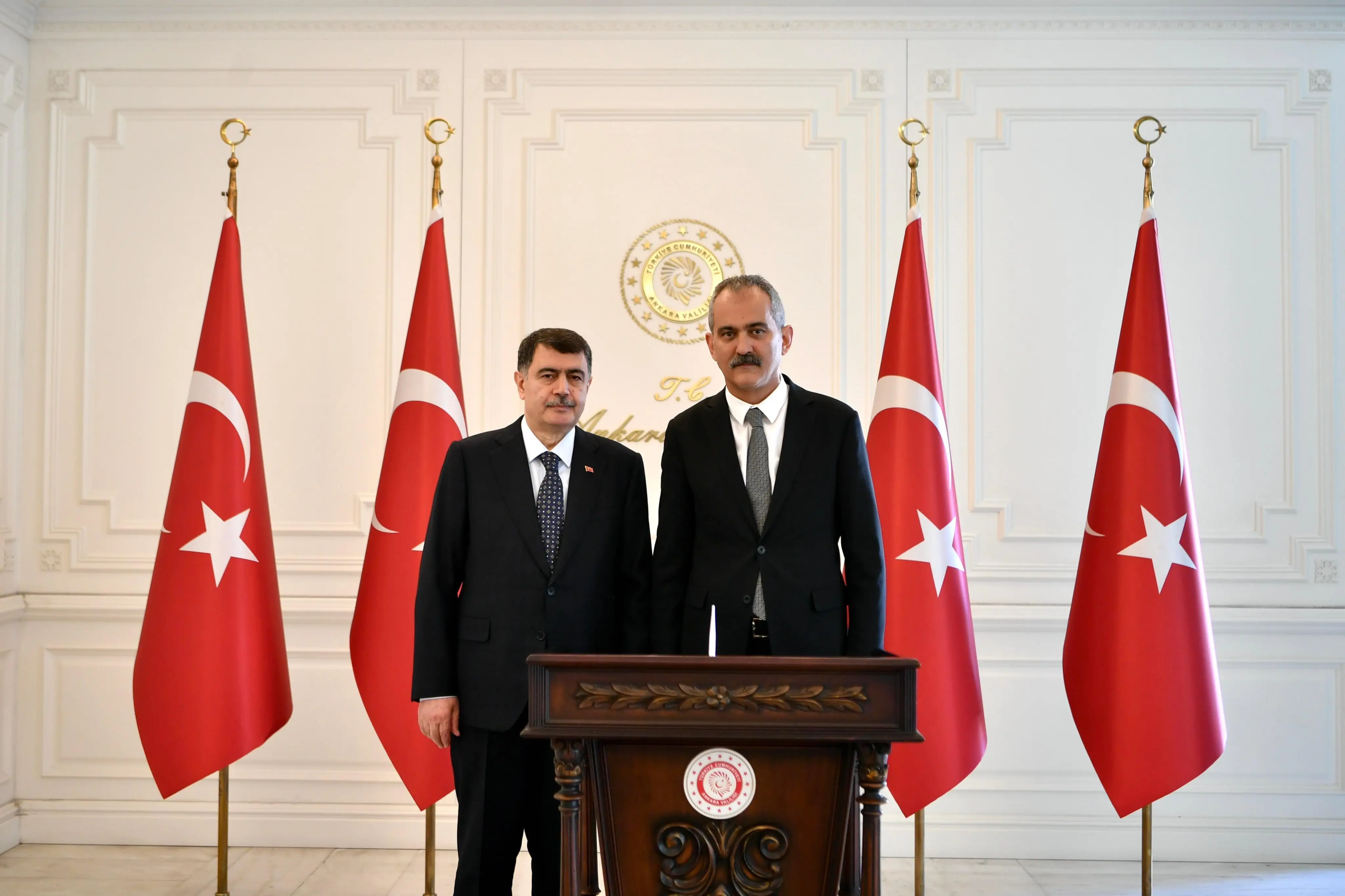 Mahmut Özer, Valilikte Vasip Şahin'i Ziyaret Etti