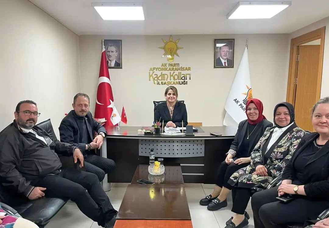 AK Parti Afyonkarahisar İl Kadın Kolları Başkanı Hülya Kalaycı, Yerel Basın Temsilcilerini Ağırladı