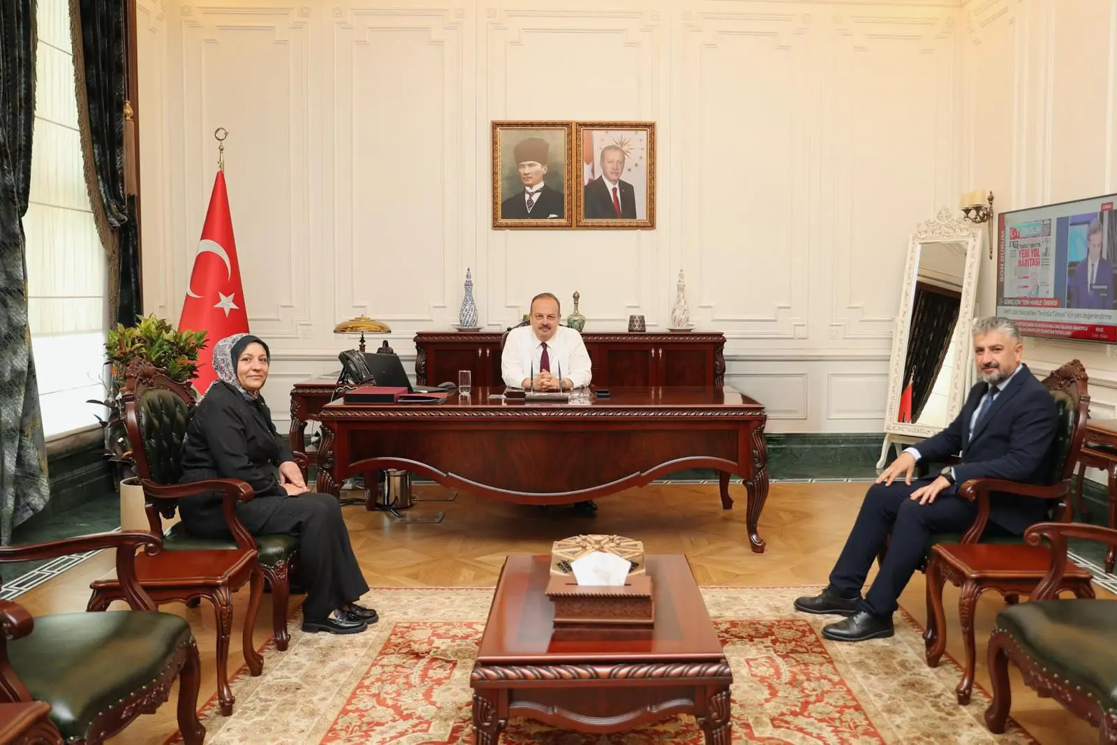 Vali Canbolat, İzmir Sosyal Hizmetler Müdürü'nü kabul etti