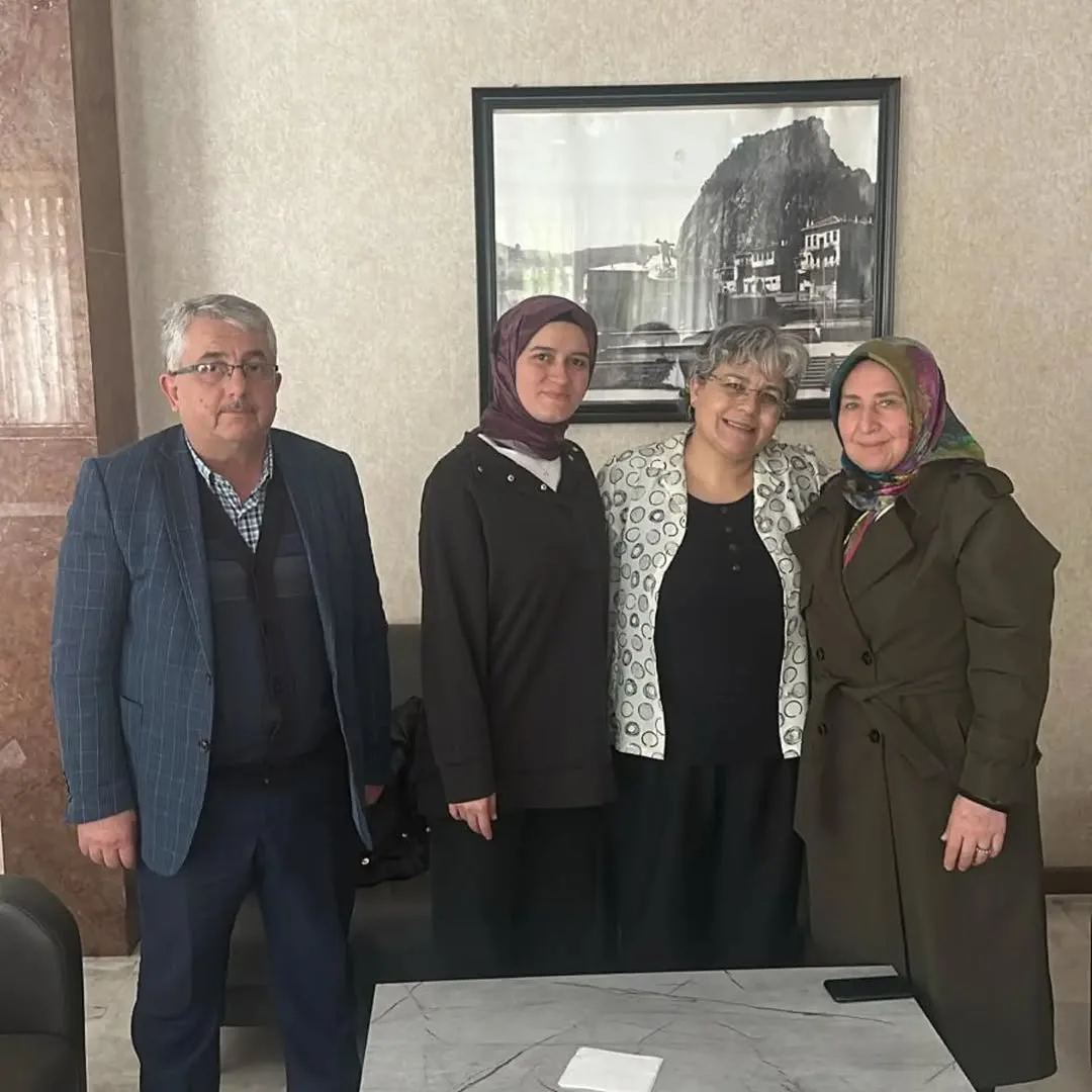 AK Parti Afyonkarahisar İl Kadın Kolları'ndan Şehit Ailesine Ziyaret