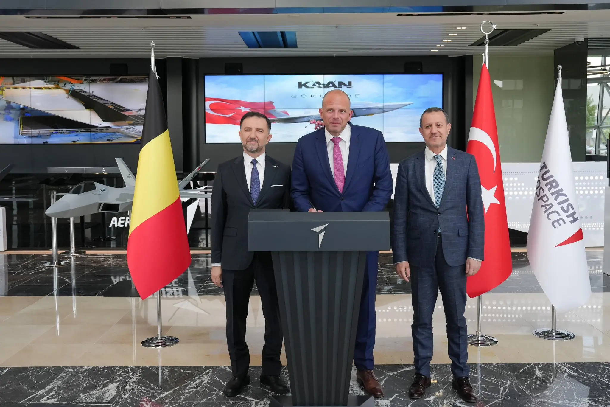 Belçika Bakanı Theo Francken şirketi ziyaret etti