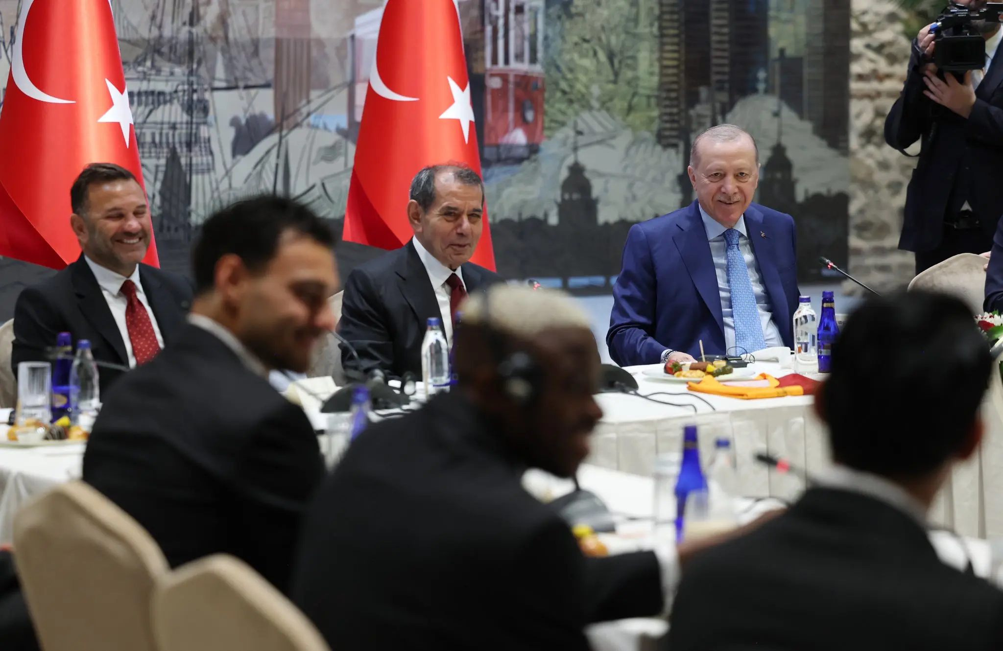 Cumhurbaşkanı Erdoğan, Galatasaray Takımını Ağırladı