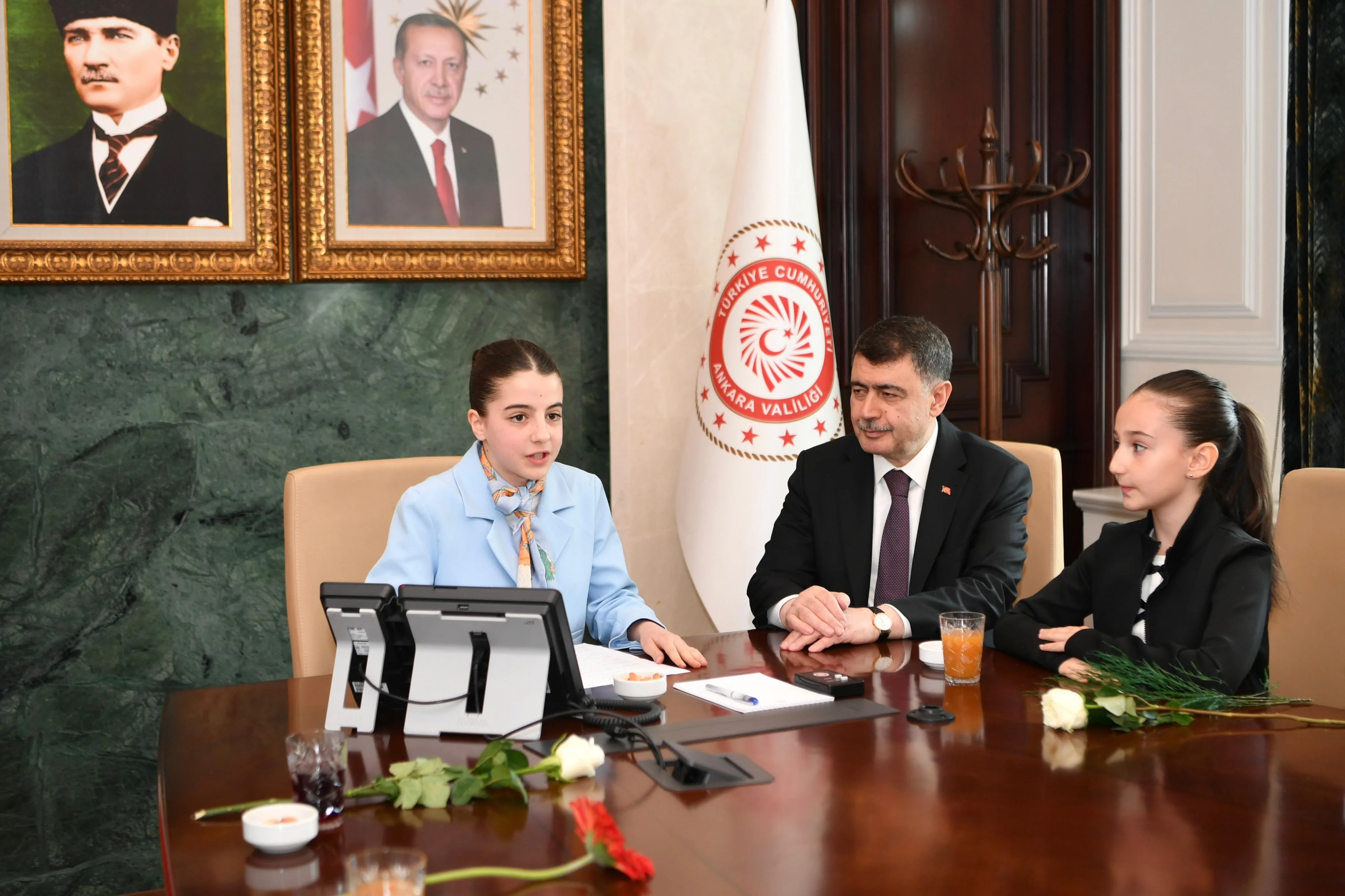 Vali Şahin, Çocuklar Günü'nde Öğrenciye Koltuğunu Devretti