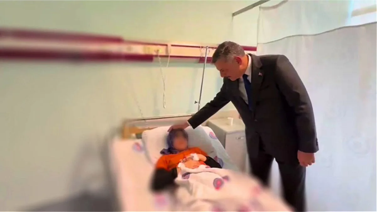 Bakanlar Kahramanmaraş'taki saldırıda yaralıları ziyaret etti