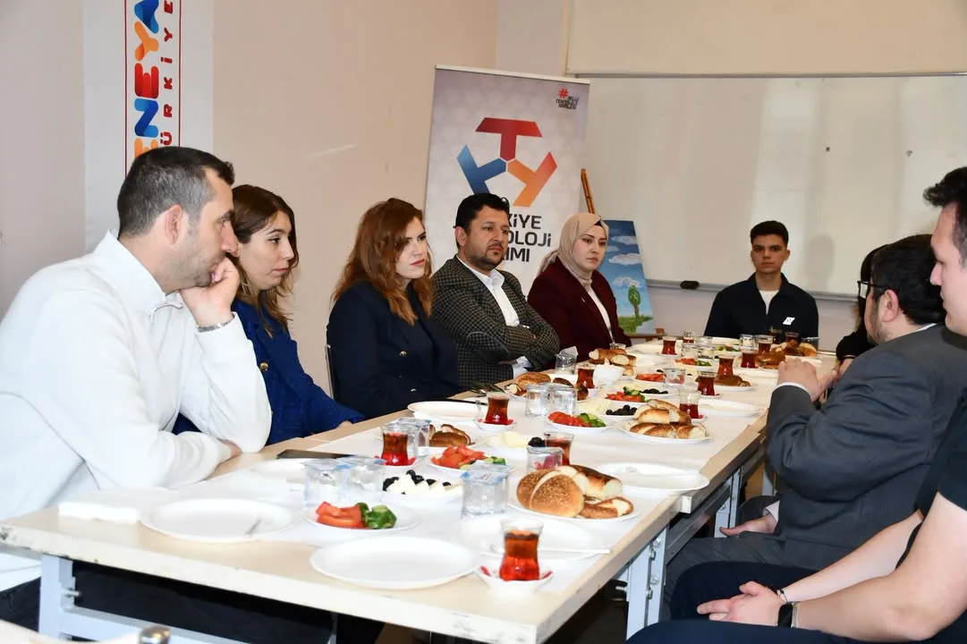 Afyonkarahisar Gençlik ve Spor İl Müdürlüğü'nden Deneyap Ziyareti ve Kahvaltı Programı