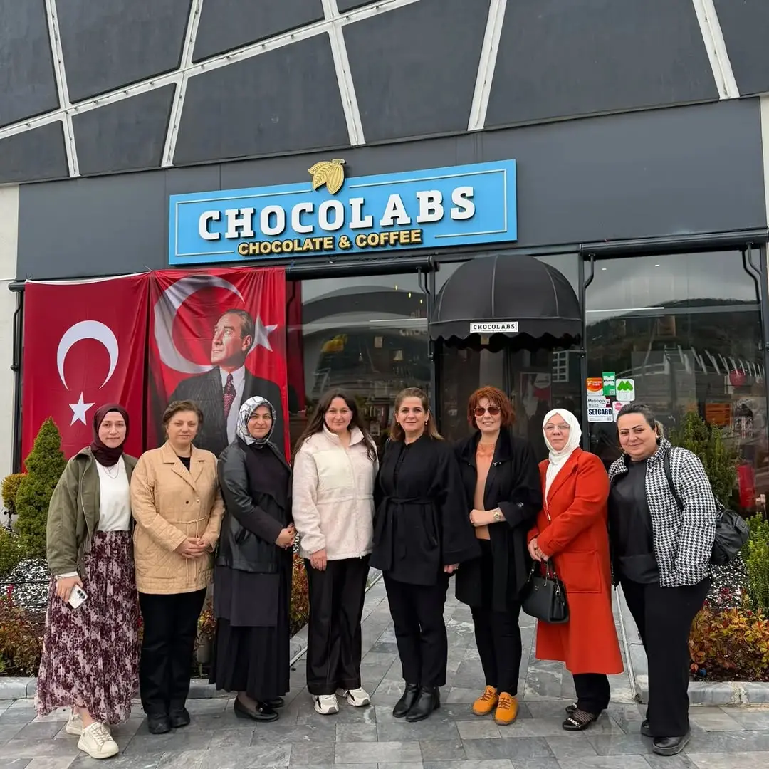 AK Parti Afyonkarahisar İl Kadın Kolları Esnaf Ziyaretinde Bulundu