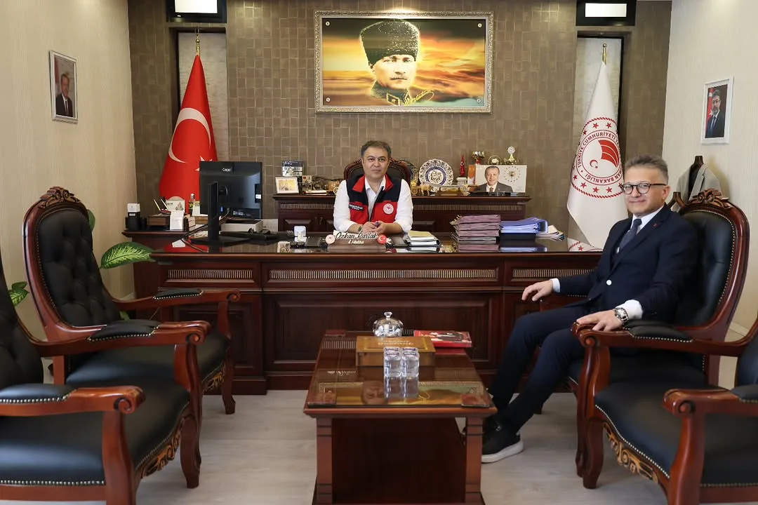 Afyon TED Koleji Müdür Yardımcısı Mehmet SELEK, İl Müdürümüz Özkan PARLAK’ı ziyaret etti