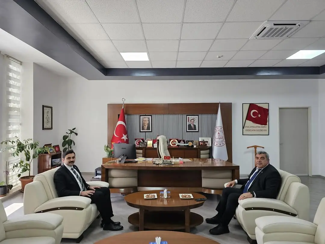 Bayat Kaymakamı Ahmet Akdağ, İl Milli Eğitim Müdürü Miraç Sünnetci'yi Ziyaret Etti