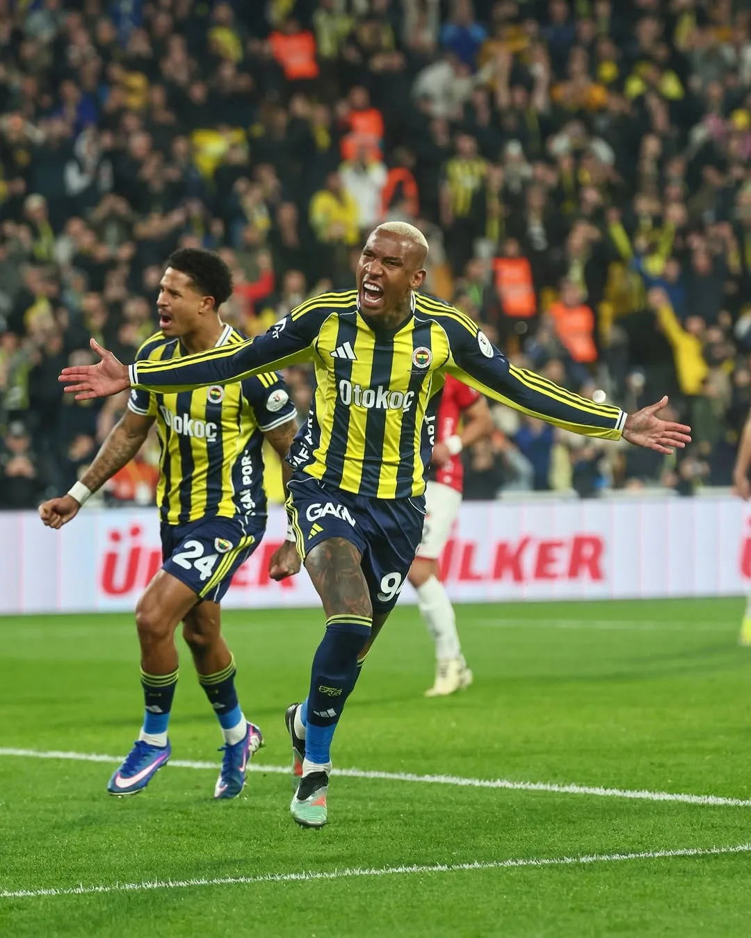 Anderson Talisca, Fenerbahçe TV'de Günün Röportajı Programında Konuk Oldu