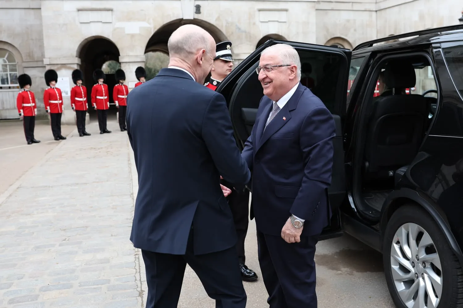 Savunma Bakanları Londra'da Görüştü