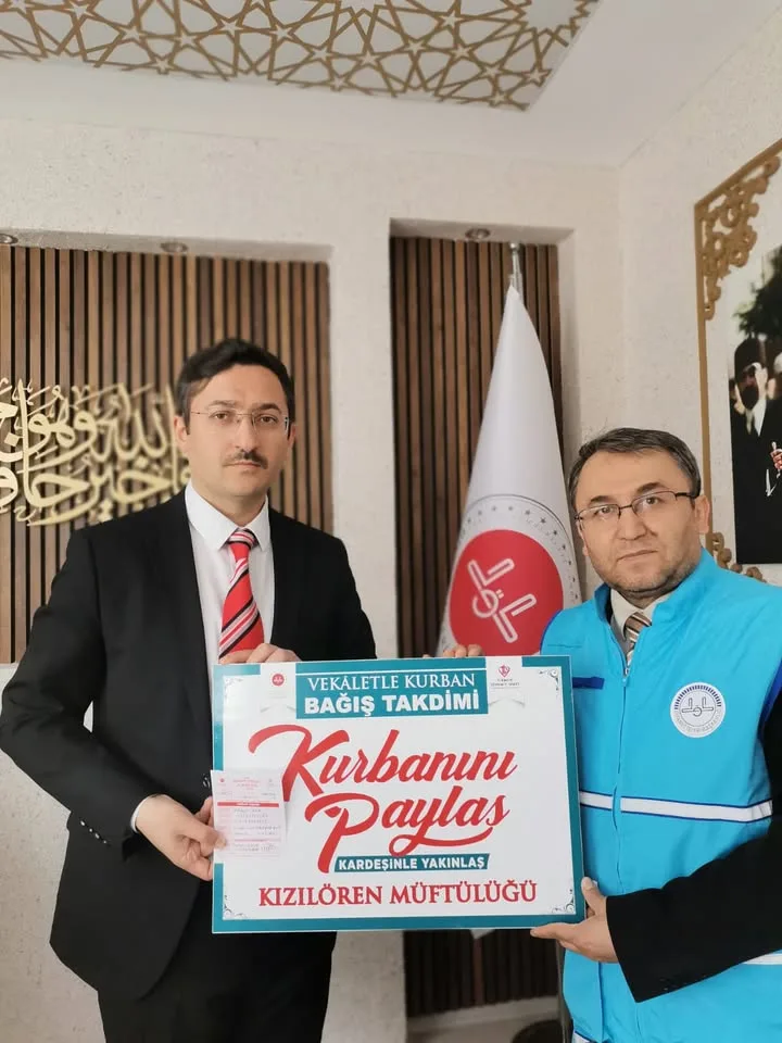 İlçe Müftüsü Hüseyin AKA İlk Kurban Bağışını Yaptı